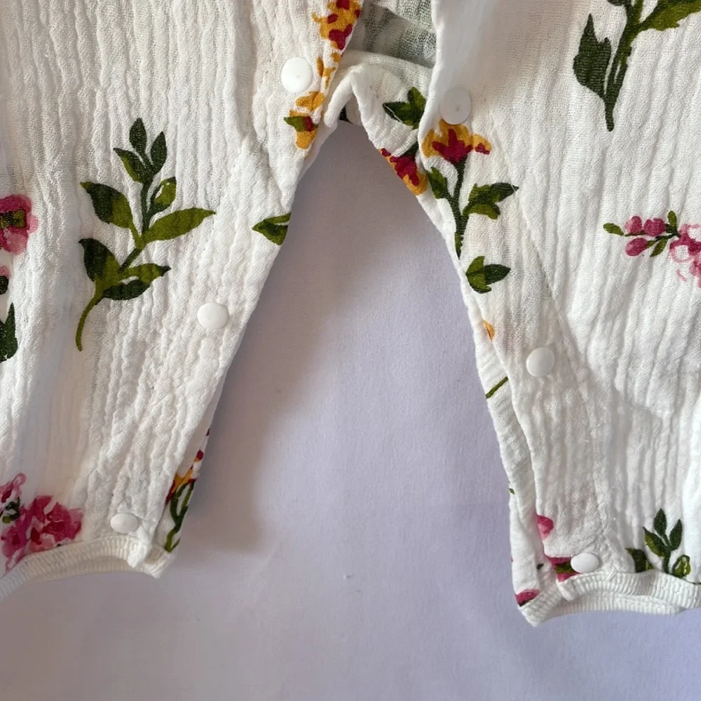 Chuya cream romper with pink flowers size 0-3 months side‎ tie sand snaps